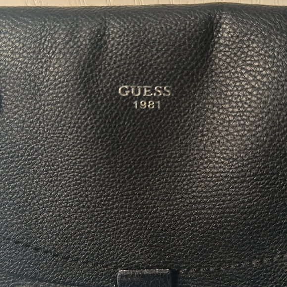 Guess purse - Picture 3 of 7